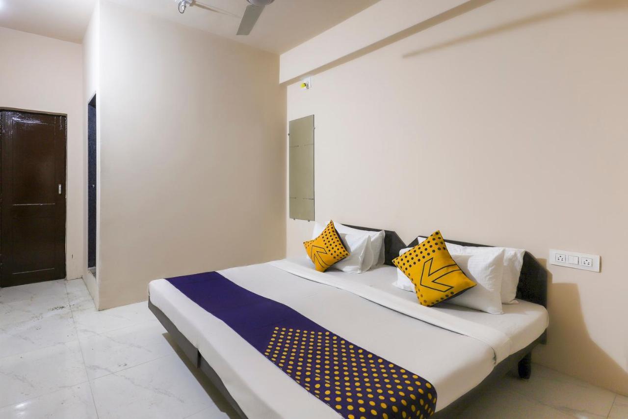 Spot On 64818 Hotel Minal Jāmnagar Εξωτερικό φωτογραφία