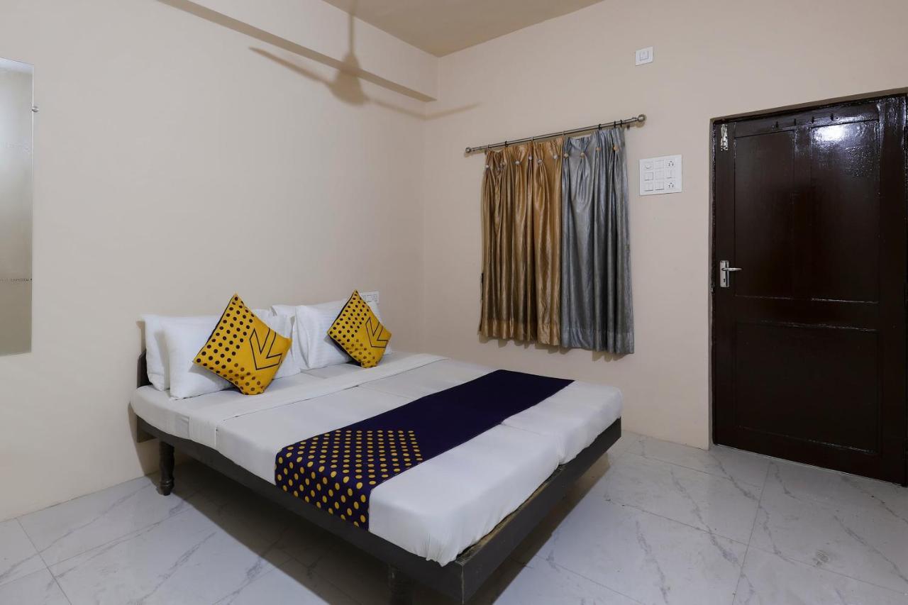 Spot On 64818 Hotel Minal Jāmnagar Εξωτερικό φωτογραφία