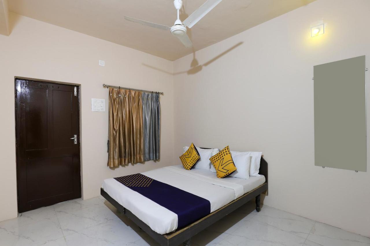 Spot On 64818 Hotel Minal Jāmnagar Εξωτερικό φωτογραφία