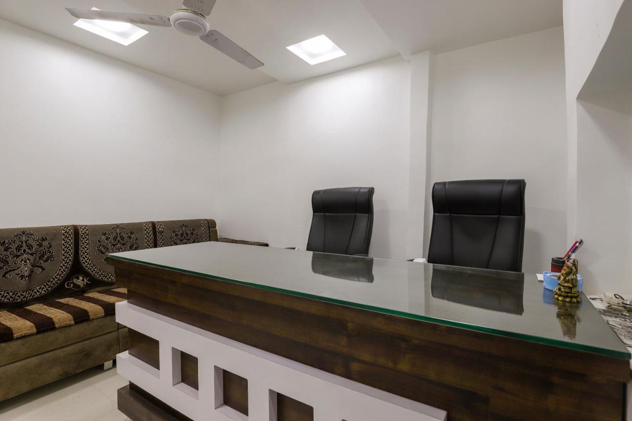 Spot On 64818 Hotel Minal Jāmnagar Εξωτερικό φωτογραφία
