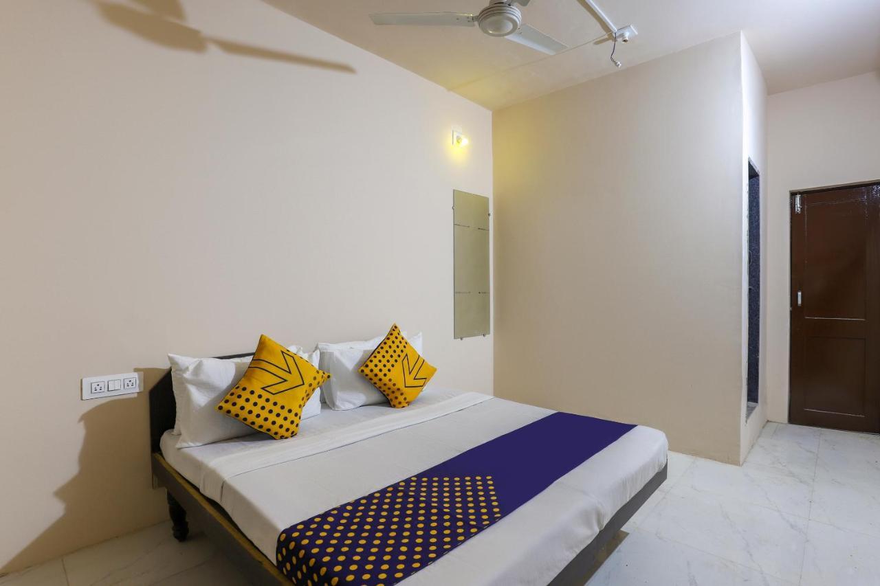 Spot On 64818 Hotel Minal Jāmnagar Εξωτερικό φωτογραφία