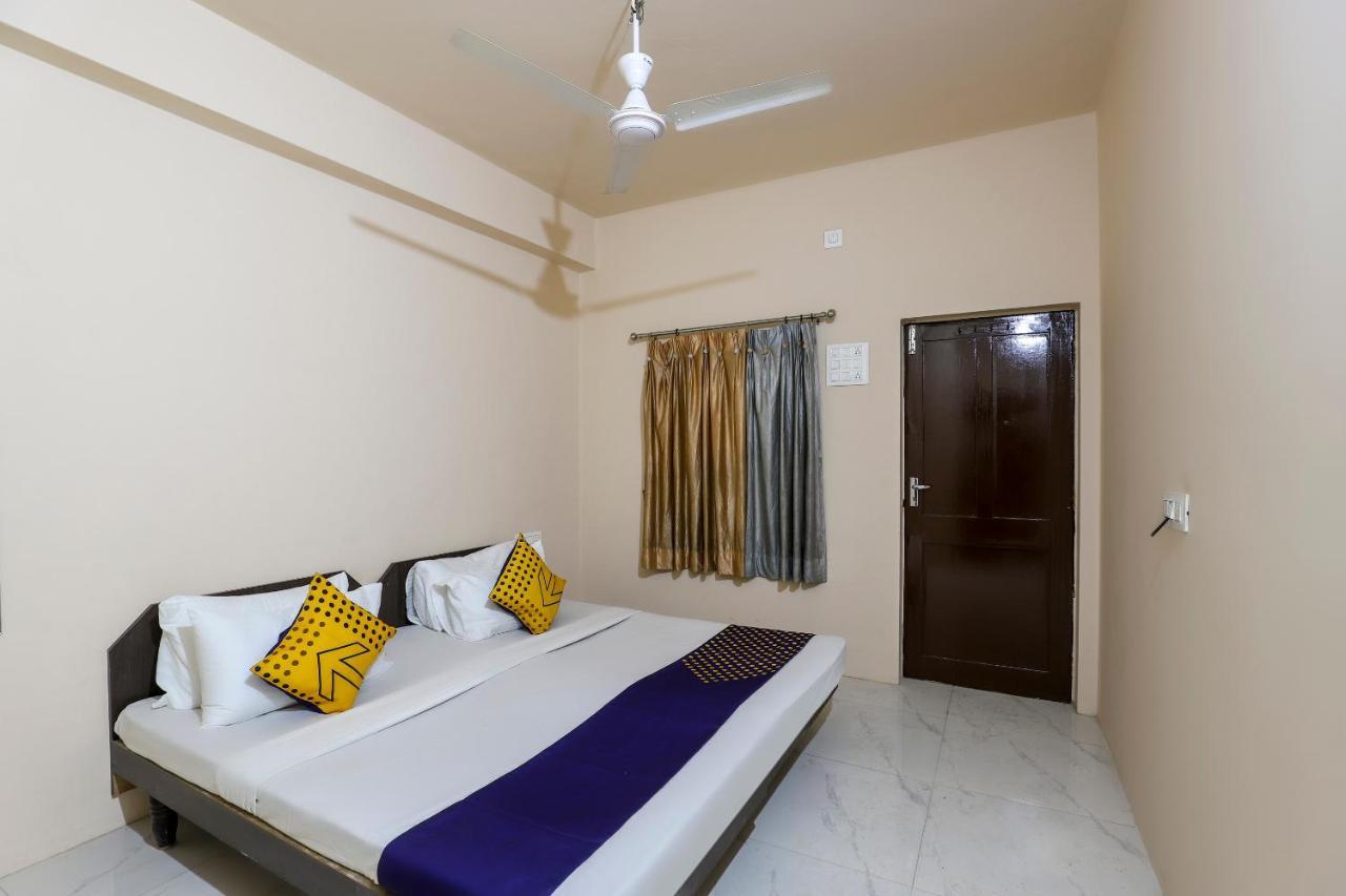 Spot On 64818 Hotel Minal Jāmnagar Εξωτερικό φωτογραφία