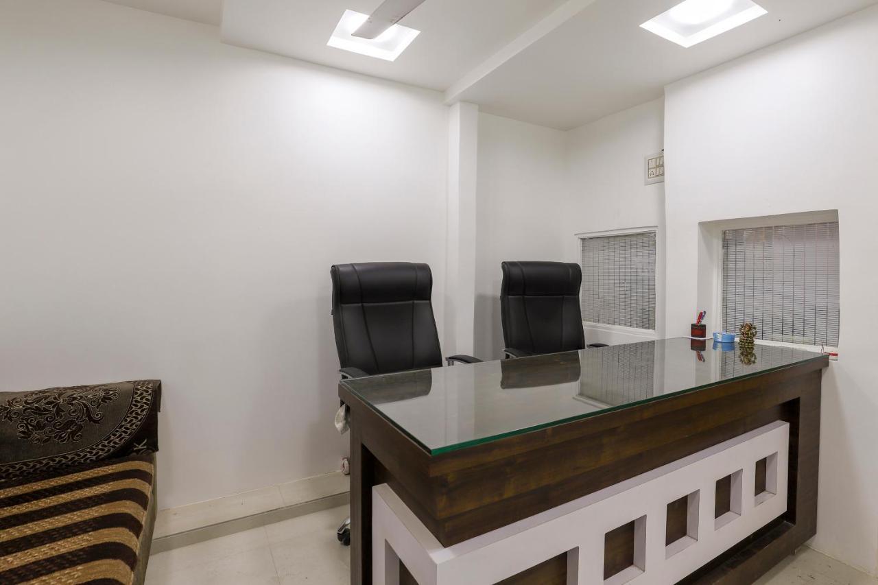 Spot On 64818 Hotel Minal Jāmnagar Εξωτερικό φωτογραφία