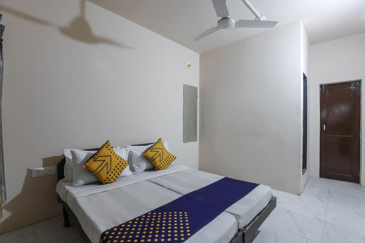 Spot On 64818 Hotel Minal Jāmnagar Εξωτερικό φωτογραφία
